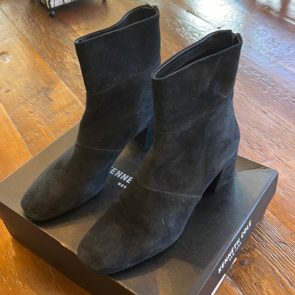 Kenneth Cole black booties size 7.5. Good condition